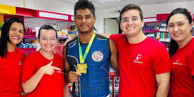 Ex-funcionário do grupo Farmanato é destaque no Taekwondo cearense