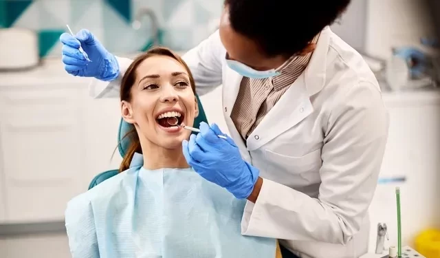 Cárie: o que é, sintomas, causas e tratamento