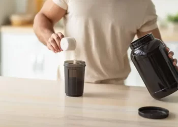 Whey, creatina, BCAA: qual escolher para ganhar massa muscular