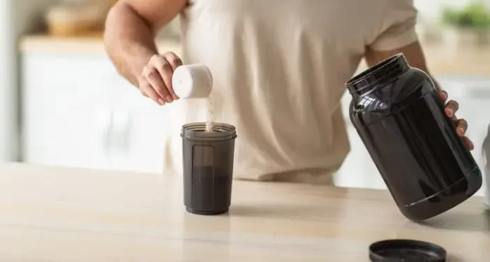 Whey, creatina, BCAA: qual escolher para ganhar massa muscular