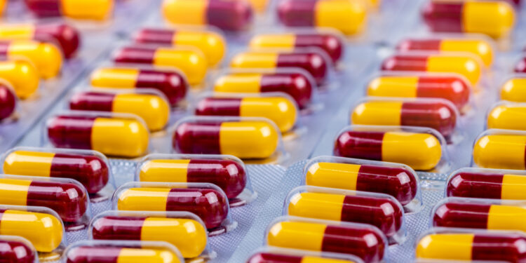 Amoxicilina: para que serve, como tomar e efeitos colaterais