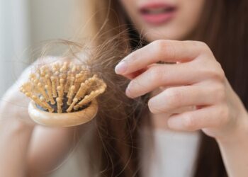 Por que o cabelo cai todos os dias?