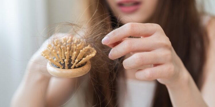 Por que o cabelo cai todos os dias?