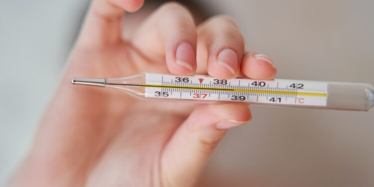 Anvisa proíbe medidor de pressão e termômetro com coluna de mercúrio