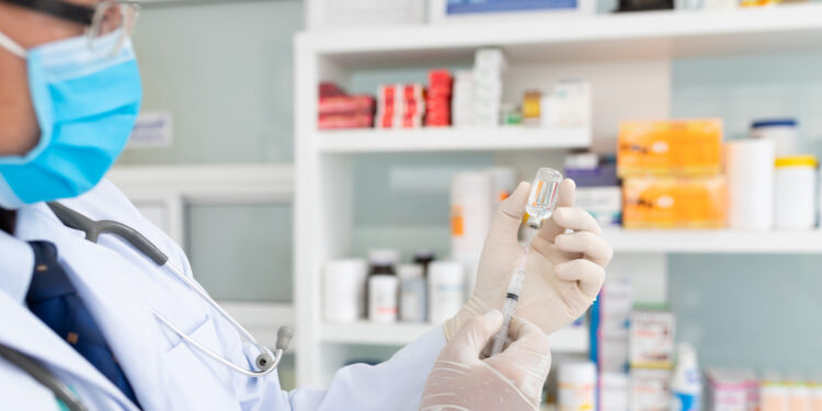 Conselho Federal de Farmácia promove curso de vacinação para profissionais da área