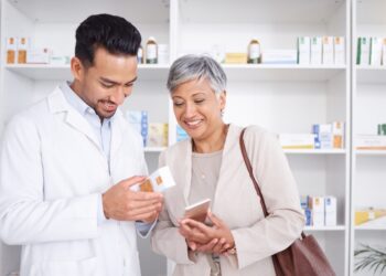 Saiba como o público 50+ se comporta nas farmácias