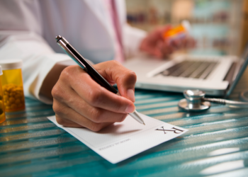 Anvisa reafirma que farmácias podem vender medicamentos prescritos por enfermeiros