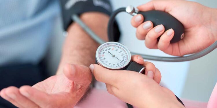 Hipertensão: novos critérios consideram 12 por 8 como pressão alta