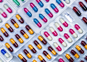 30% dos brasileiros tomam antibióticos sem receita, diz pesquisa