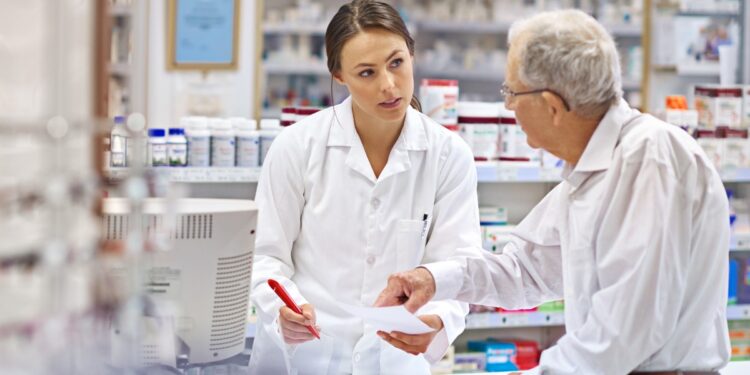 Farmacêuticos podem atuar em mais de 140 especialidades