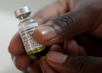 Lenacapavir, medicamento injetável que previne 99,9% da infecção pelo HIV, é eleito o avanço do ano