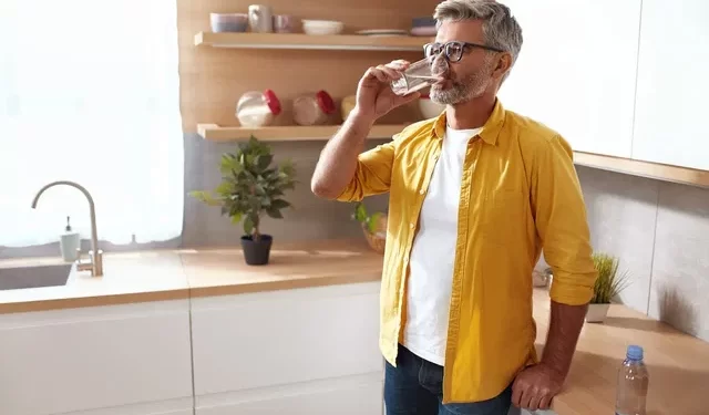 Como curar a ressaca rápido: 8 dicas simples