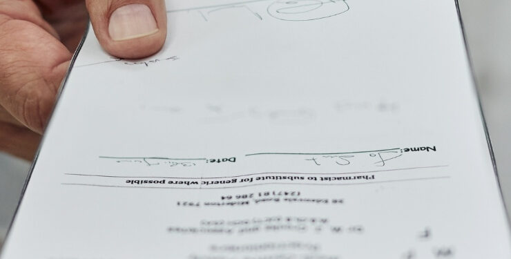 Farmacêuticos continuam alertando sobre o problema das receitas ilegíveis