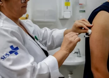 Ministério da Saúde amplia idade para receber vacina contra a dengue