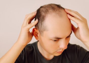 Fim dos carecas? Cientistas criam produto que faz o cabelo voltar a crescer