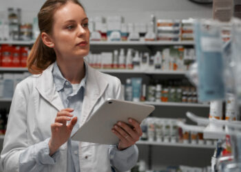 Justiça Federal mantém exigência de farmacêutico presente em farmácias