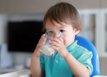 Crianças acima de 1 ano: fórmula infantil ou composto lácteo?