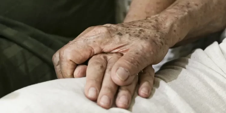 Ministério da Saúde amplia tratamento para casos graves de Alzheimer no SUS