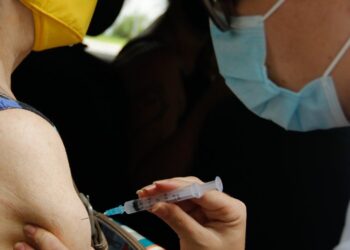 Idosos de 70 anos já podem se vacinar contra a nova cepa da covid-19