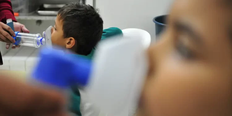 Casos de síndrome respiratória em idosos e crianças seguem em alta