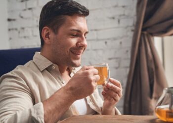 Conheça os efeitos dos chás calmantes no organismo