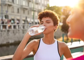 Quantos litros de água devemos beber por dia?