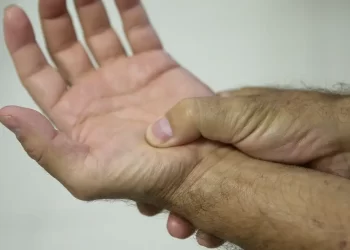 Lei define fibromialgia como deficiência em todo país a partir de 2026