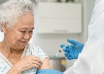 Vacinação: saiba quais são os imunizantes indicados para idosos