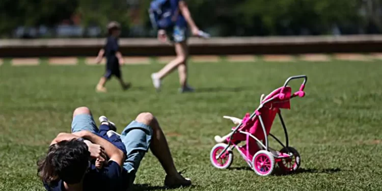 Pediatras pedem aprovação de lei com licença-paternidade de 1 mês