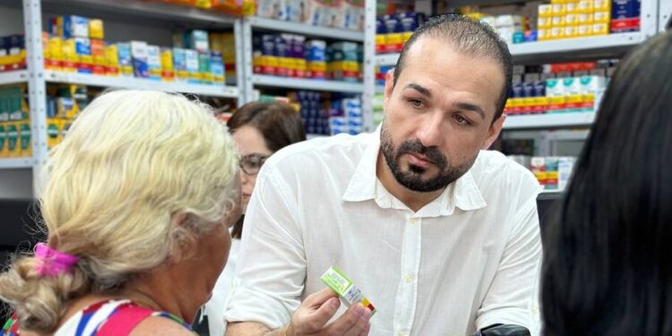 Farmácia é estabelecimento de saúde: Lei 13.021 garante assistência e autonomia farmacêutica