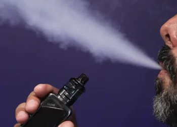 Plataformas devem remover propagandas de cigarros eletrônicos em 48h