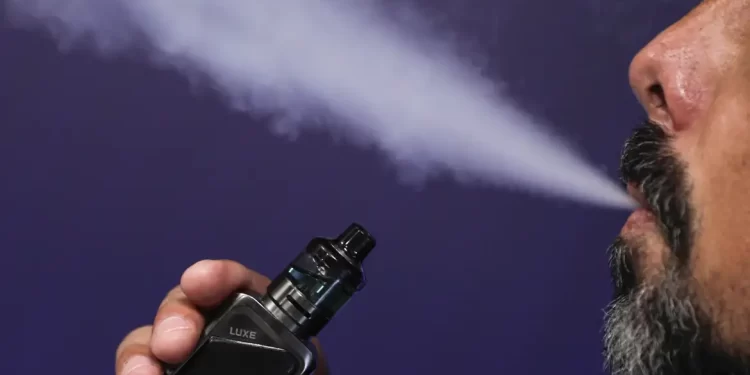 Plataformas devem remover propagandas de cigarros eletrônicos em 48h