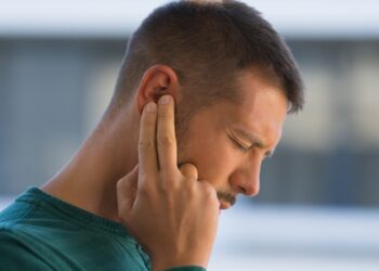 Zumbido no ouvido: saiba quando procurar um otorrino