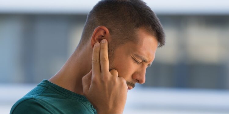 Zumbido no ouvido: saiba quando procurar um otorrino