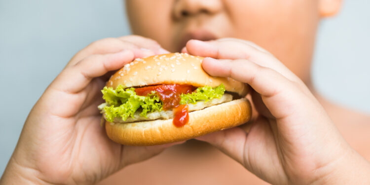 Obesidade supera desnutrição entre crianças e adolescentes, diz Unicef