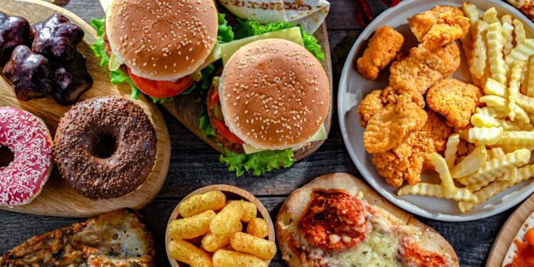 Ultraprocessados podem reduzir hormônios sexuais masculinos