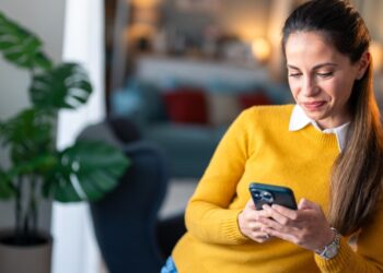 Redes sociais influenciam busca por contracepção no Brasil