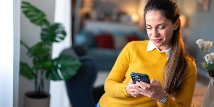 Redes sociais influenciam busca por contracepção no Brasil