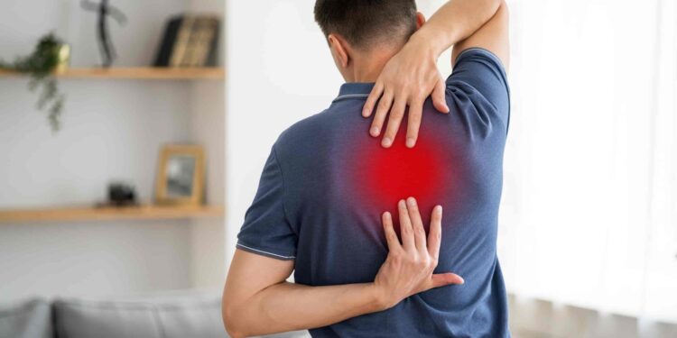 Dor nas costas: o que pode ser, quais os tipos e o que fazer