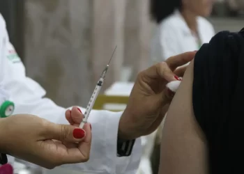 Vacina contra a covid-19 protege gestantes de complicações