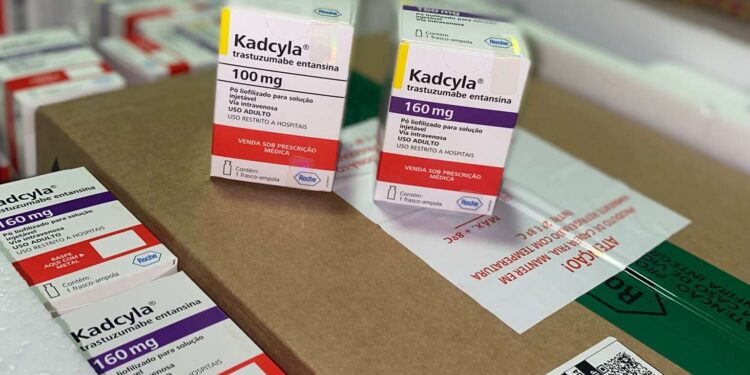 Ceará recebe primeiro lote de medicamento inovador para tratamento do câncer de mama no SUS