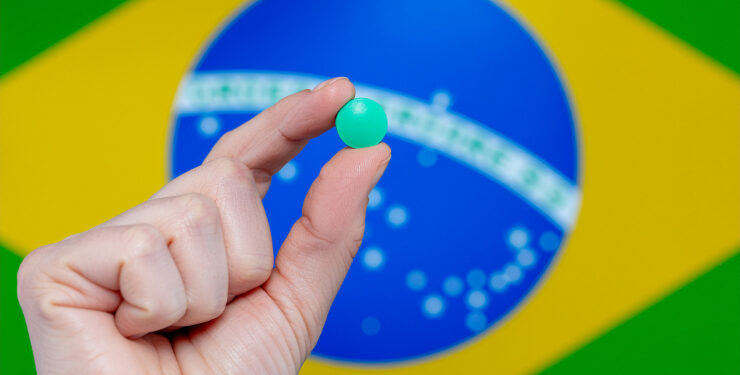 Brasil vai produzir medicamentos para câncer, esclerose múltipla, e vacinas de VSR e mRNA