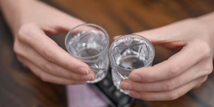 Farmácias devem estar em alerta para casos de metanol