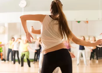 Dança se destaca como aliada da saúde cerebral, afirma especialista