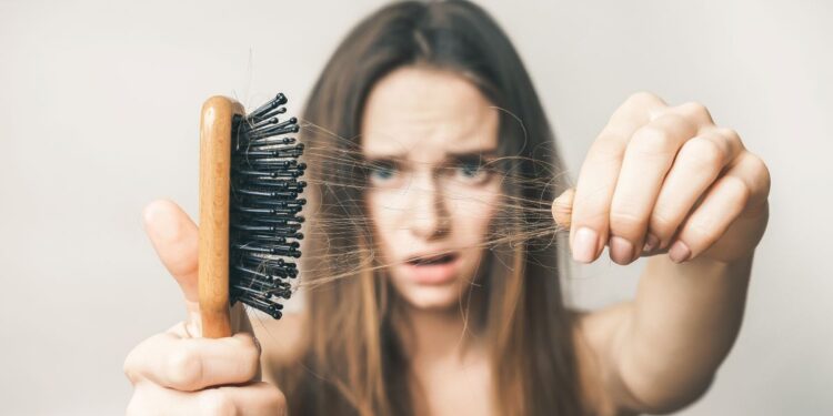 Conheça 3 tipos de queda de cabelo e os tratamentos que funcionam