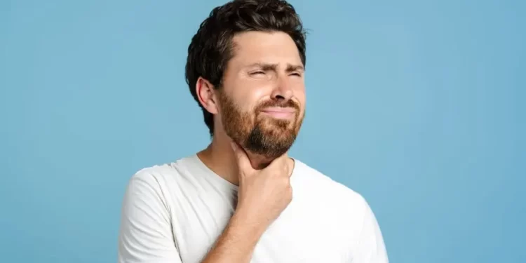 Gripe, laringite ou amigdalite? Conheça as causas da dor de garganta