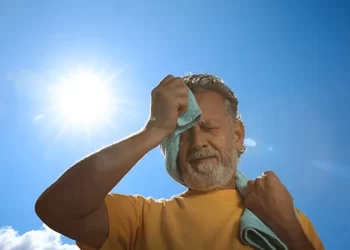 Calor pode aumentar risco de casos de AVC, alerta médico