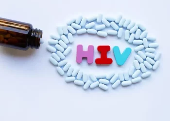 Homem tem remissão do HIV após transplante de células-tronco