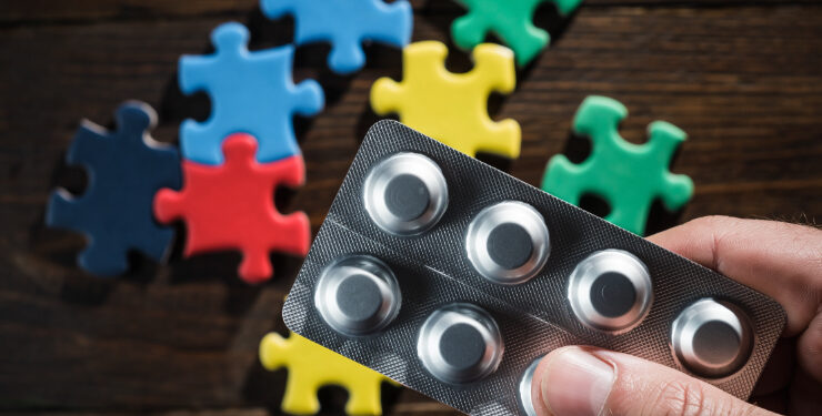 Comissão de Saúde aprova projeto que garante medicamentos para pessoas com TEA no SUS