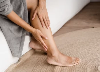 Calor intensifica inchaço nas pernas e problemas circulatórios